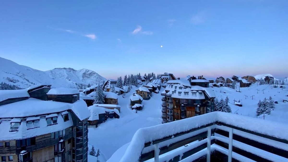 Avoriaz Apartment | AVORIAZ "LE REFUGE" resort center ski-in ski-out chimney 10 pers