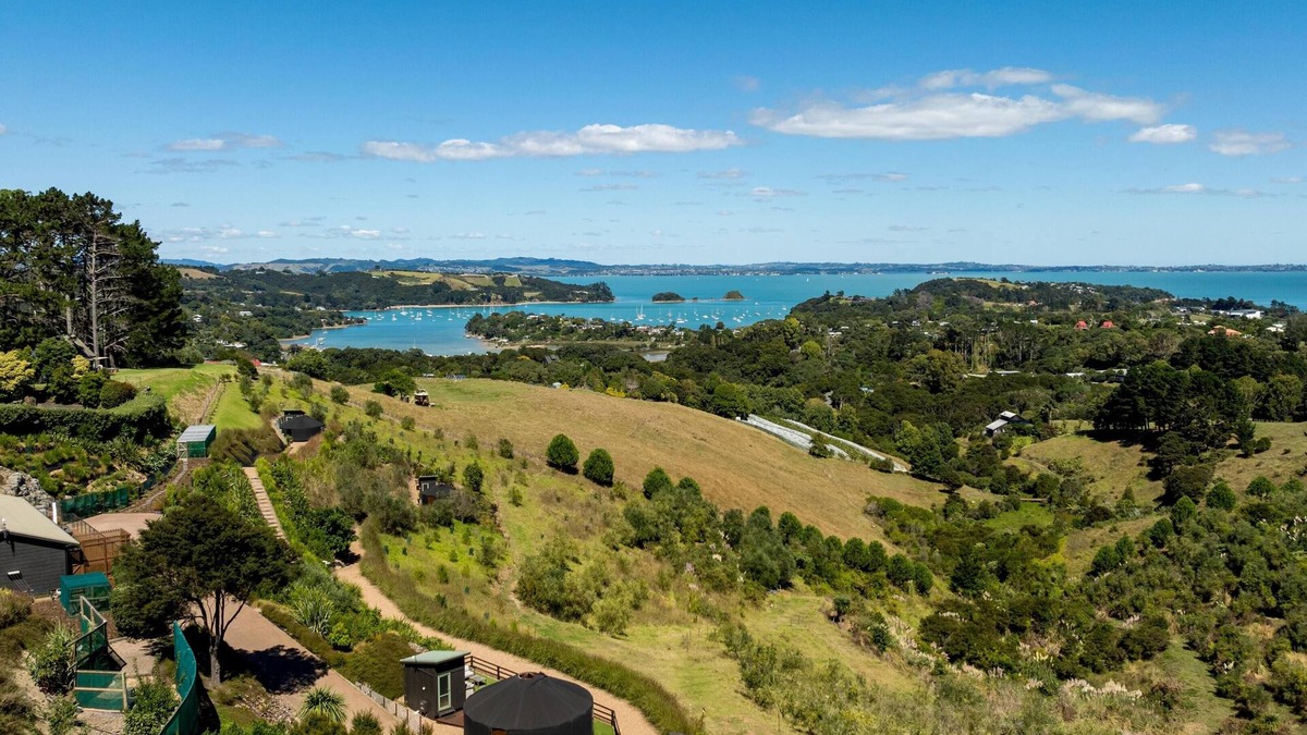 Palm Beach Cabin | Awaawa Yurts - Papa Yurt - Awaawa Yurts offer a luxury glamping experience on Waiheke Island. Stunning views, luxury queen sized bed, private bathroom with tea and coffee making facilities.