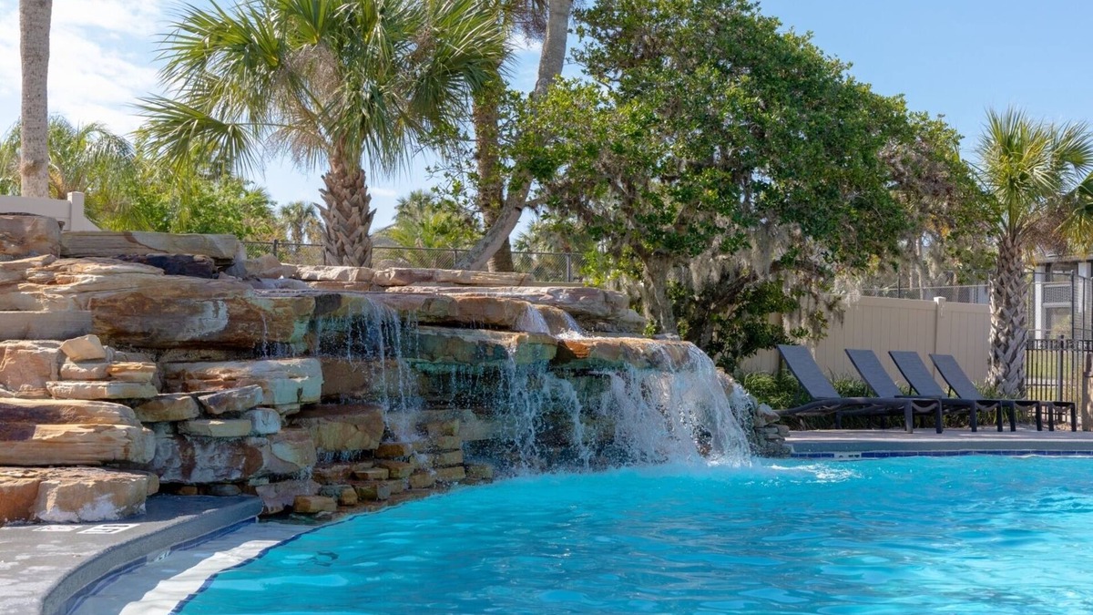 Palm Coast Hotel | Awaiting Adventure! Painters Hill Beach, Peaceful Accomodation w/Kitchen!