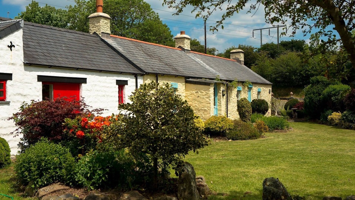 Haverfordwest Cottage | 'Award Winning' Beautiful 170 Year Old Pembrokeshire Stone Holiday Cottage