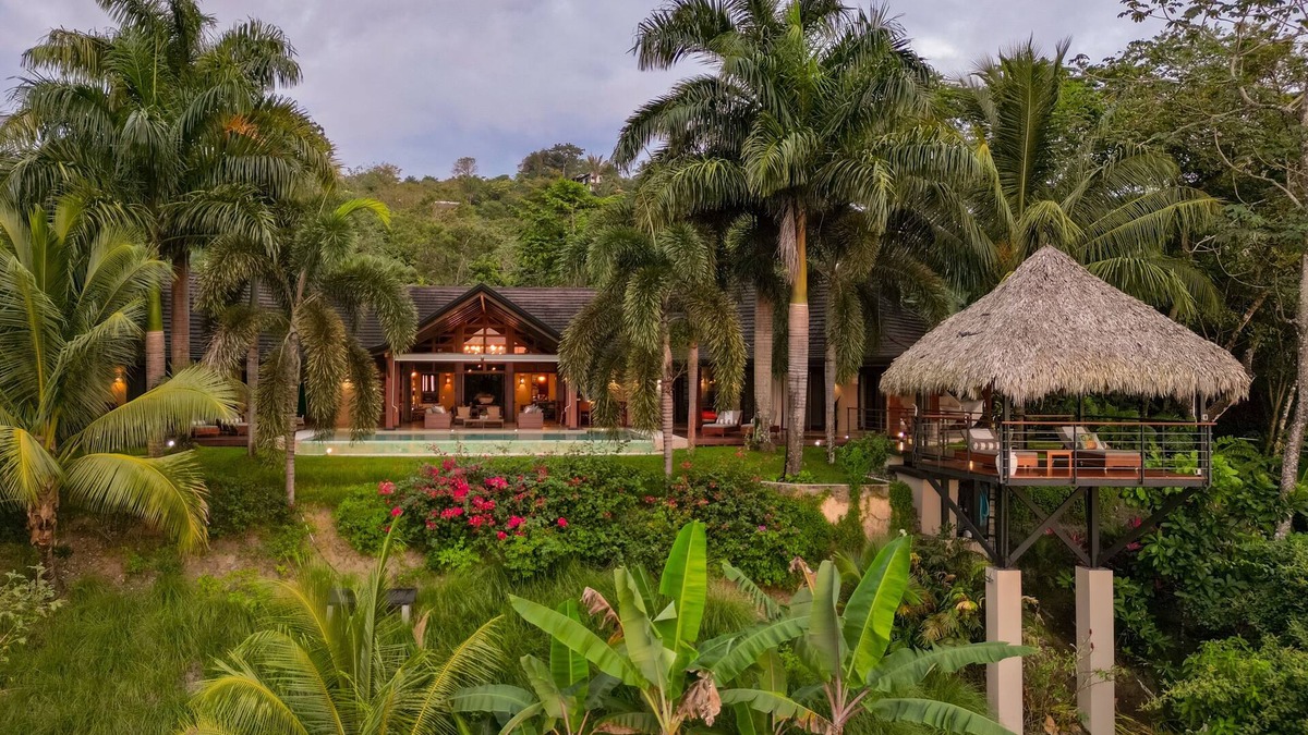 Mal Pais Cabin | Award Winning Villa Brisas Del Cabo - Close to beaches & Family Friendly