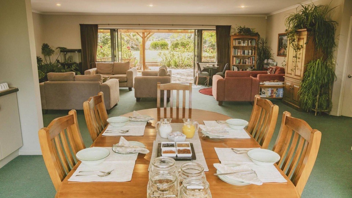 Hapuku House | Awatea Country Views - Gather friends and family and relax with Country Views.