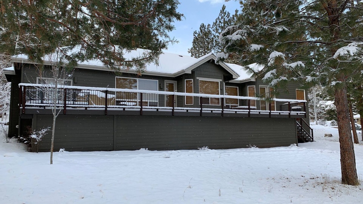 Awbrey Butte House | Awbrey Glen home in NW Bend- Beautiful & comfortable furnishings and amenities.