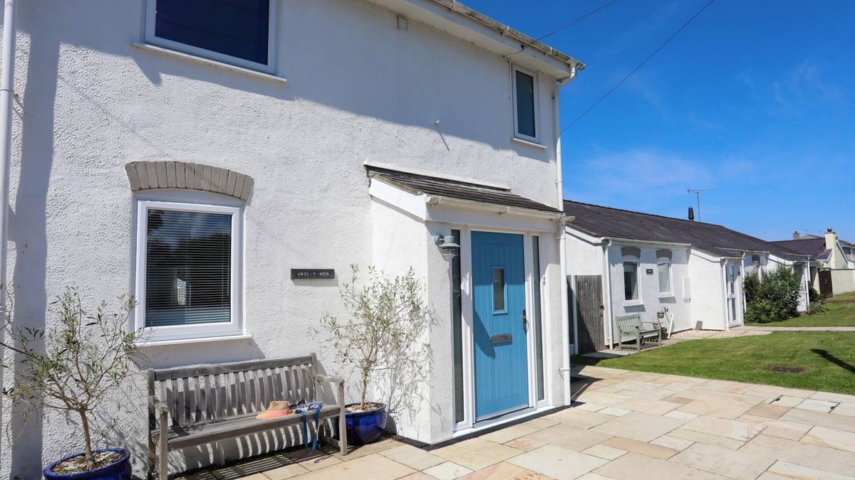 Edern Cottage | AWEL Y MOR, pet friendly, character holiday cottage in Morfa Nefyn