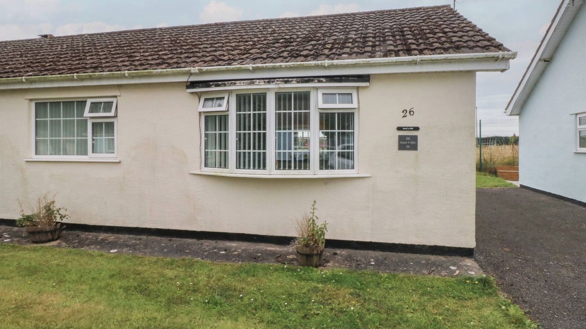 Scurlage Cottage | AWEL-Y-MOR, pet friendly, with a garden in Port Eynon