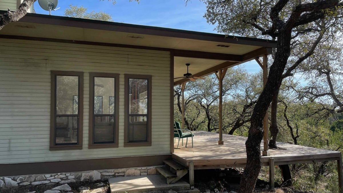 Lampasas House | Awesome 2 Bedroom Secluded Cottage with spectacular sunsets