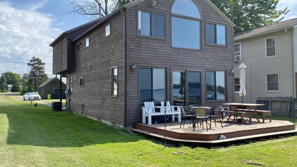 Bridgeport House | Awesome 3 Bdrm 2.5 bath Waterfront Oneida Lake House Vacation Rental Retreat