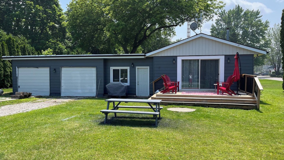 Port Franks Cottage | Awesome 3 bedroom cottage located close to Lake Huron. Watch the sunset off deck