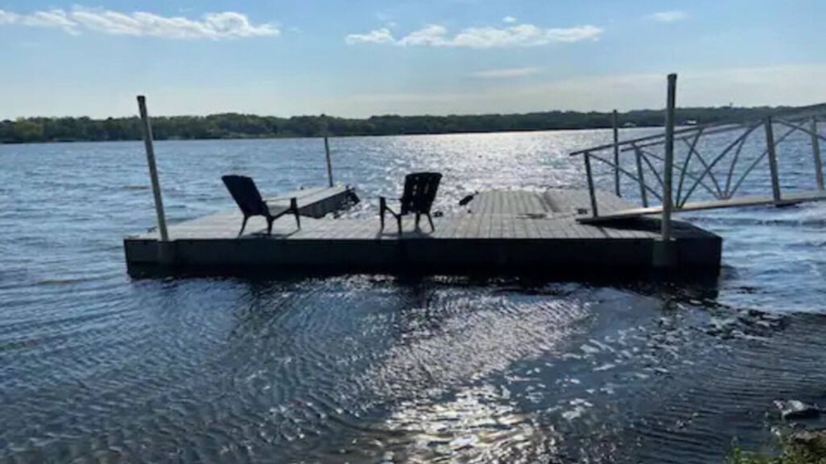 Scott County House | Awesome 3 Bedroom River Front Retreat right on the water!