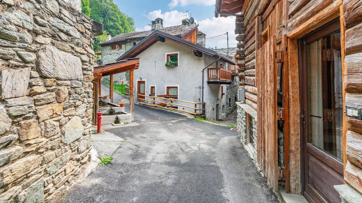 Vollon Apartment | Awesome apartment in Brusson Vollon AO