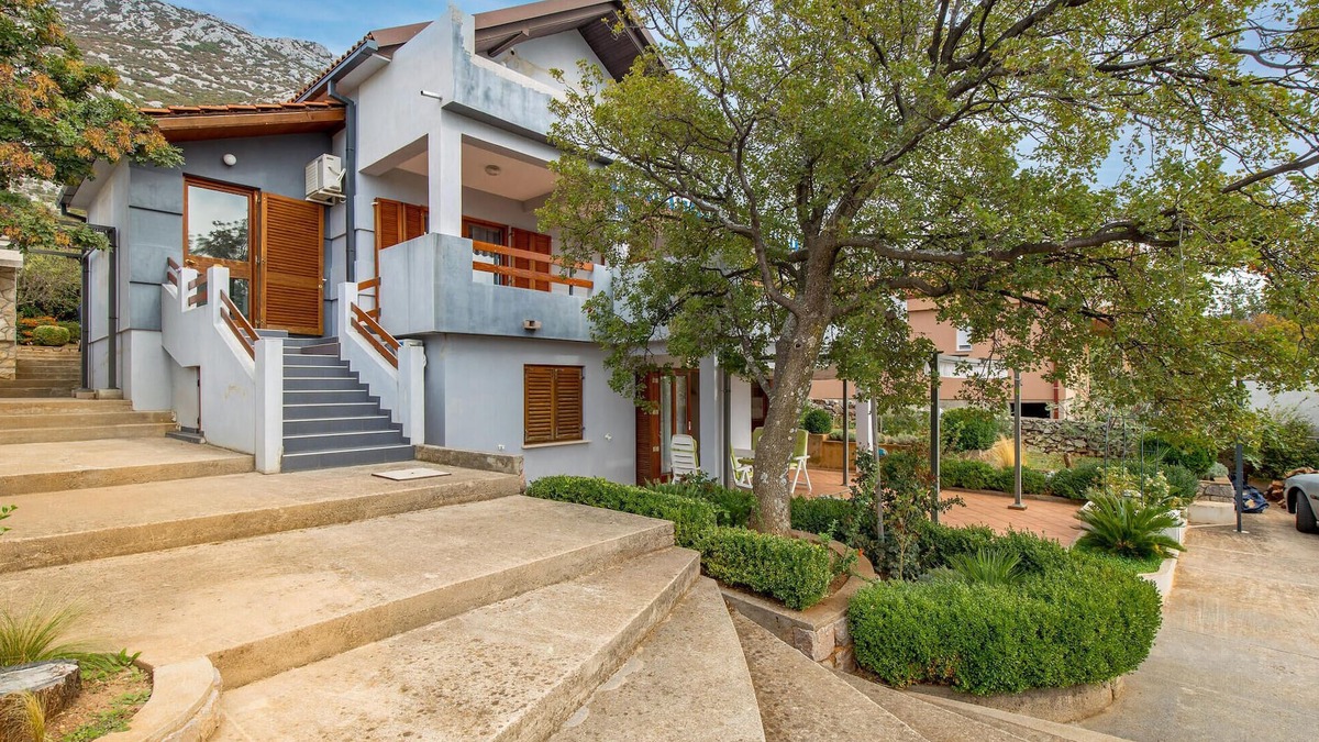 Cesarica Apartment | Awesome apartment in Cesarica with WiFi