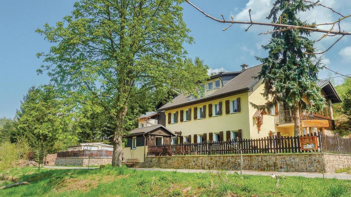 Halsbach Apartment | Awesome apartment in Freiberg with WiFi