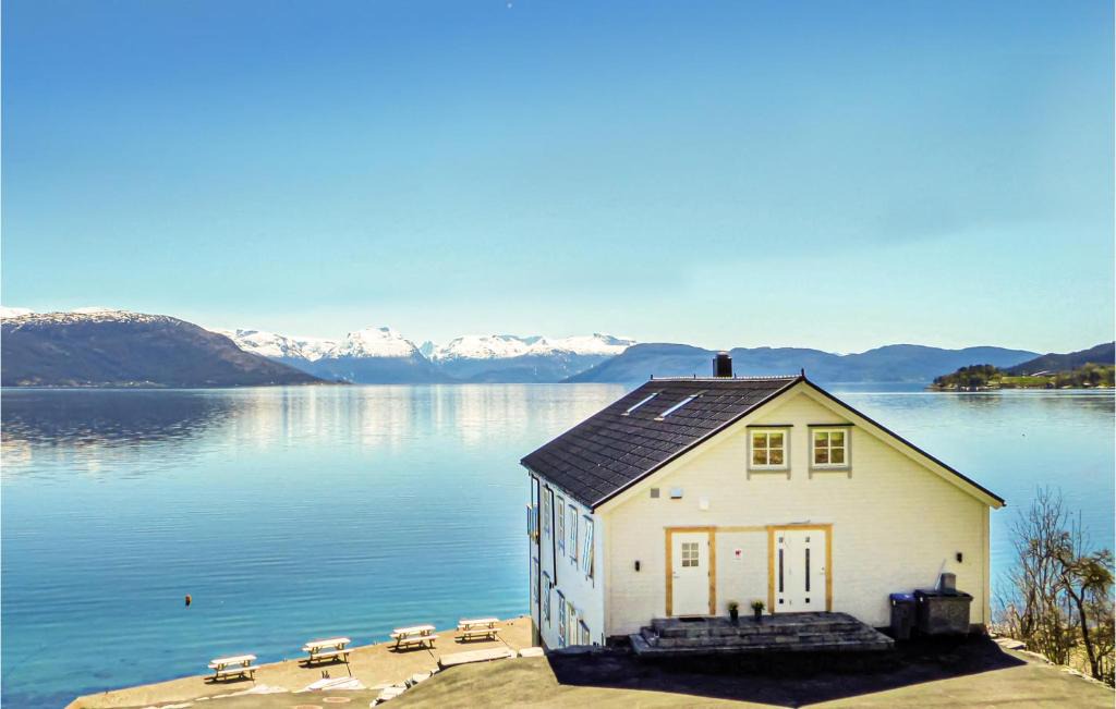 Strandebarm Apartment | Awesome apartment in Strandebarm with 5 Bedrooms and WiFi