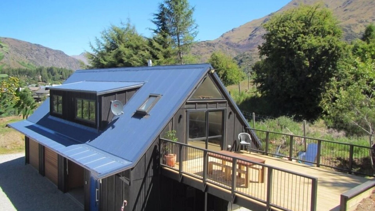 Arthur's Point Cottage | Awesome Arthurs Point Barnhouse