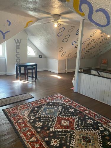 Walnut Hills Apartment | Awesome Attic Studio Private Room 3A