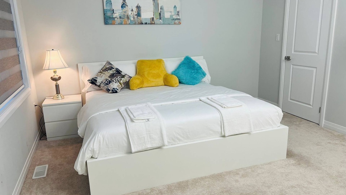 Brantford House | Awesome Brantford Home ~ Relax & Unwind in Comfort