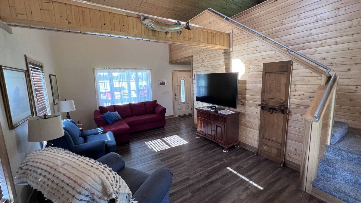 Farmers Cottage | Awesome Cabin Near Cave Run Lake and Morehead State University!