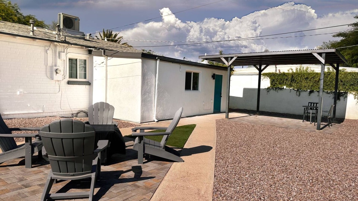 Blenman-Elm Apartment | Awesome Casita centrally located in quiet historic district