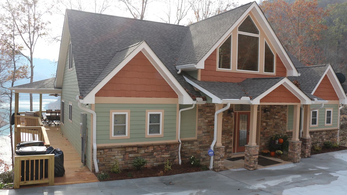 Lakeside Estates House | AWESOME COMFORT AND VIEW! All your wants are in this home.