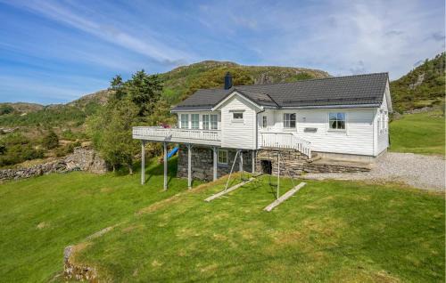Gulen Municipality House | Awesome Home In Ånneland With Wifi