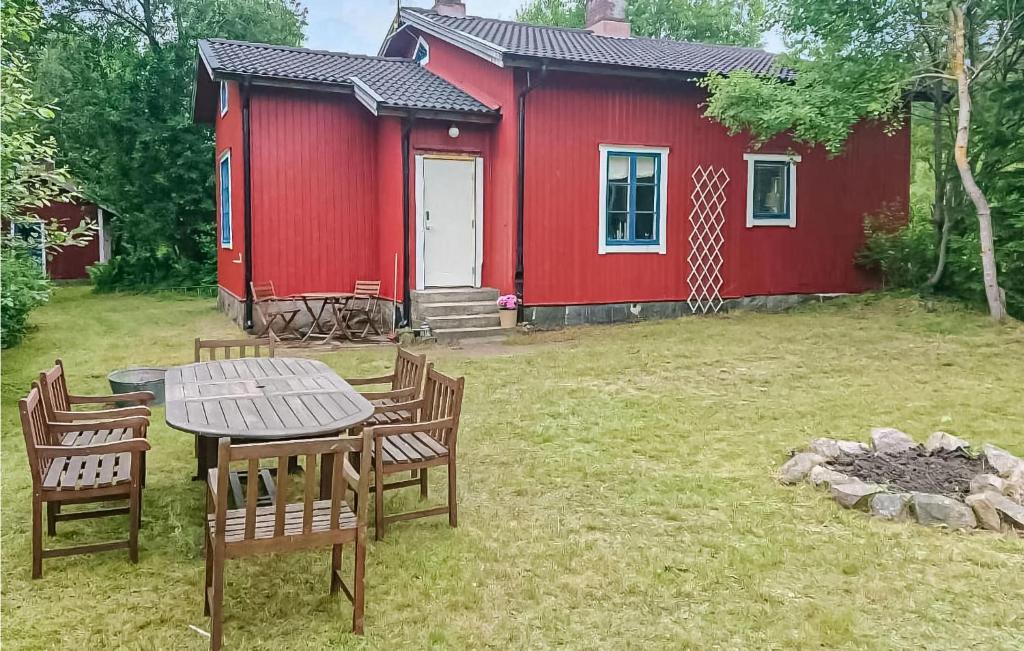 Bjarnum House | Awesome Home In Bjärnum With Wifi
