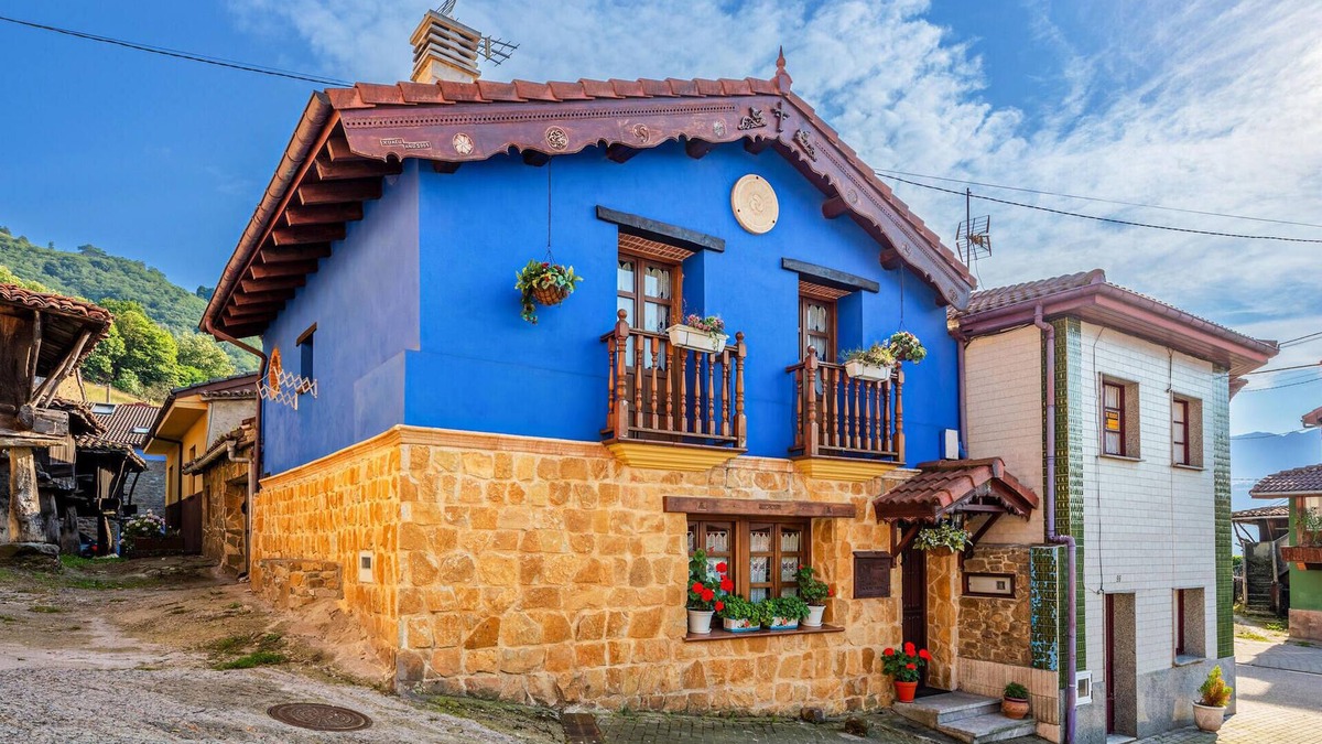 Villar de Pineres House | Awesome home in Carabanzo