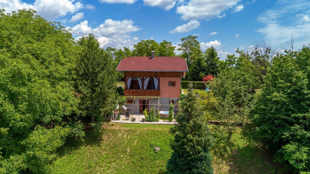 Jastrebarsko House | Awesome home in Dragovanscak with sauna