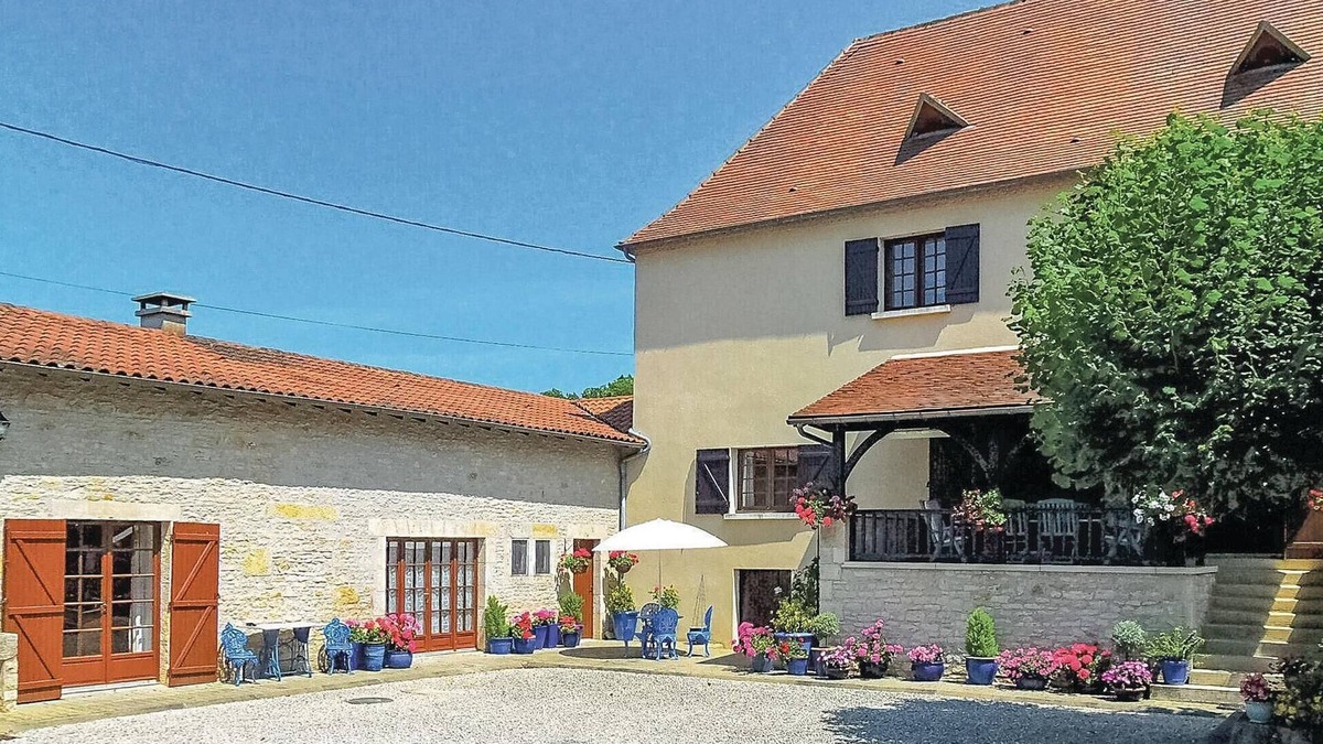 Gabillou House | Awesome home in Gabillou with WiFi