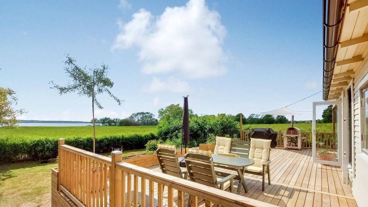 Harlosa House | Awesome home in Harlösa with lake view