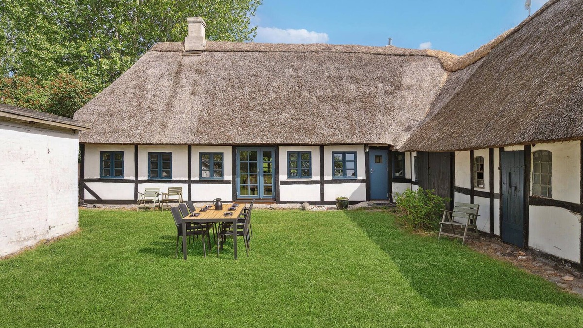 Østerskov House | Awesome home in Humble with WiFi