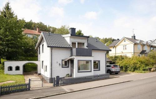 Huskvarna House | Awesome Home In Huskvarna With Wifi