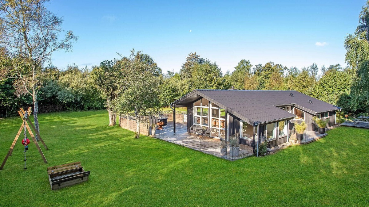 Bratten Strand House | Awesome home in Jerup with kitchen