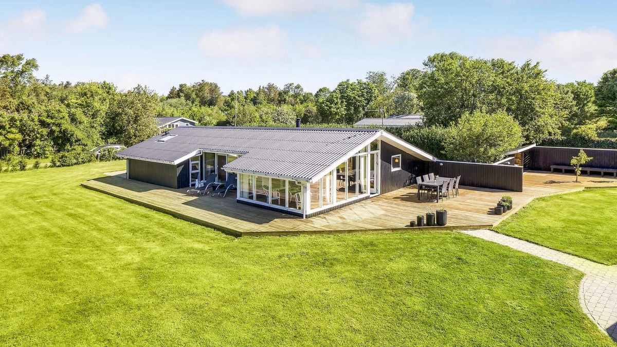 Bratten Strand House | Awesome home in Jerup with WiFi