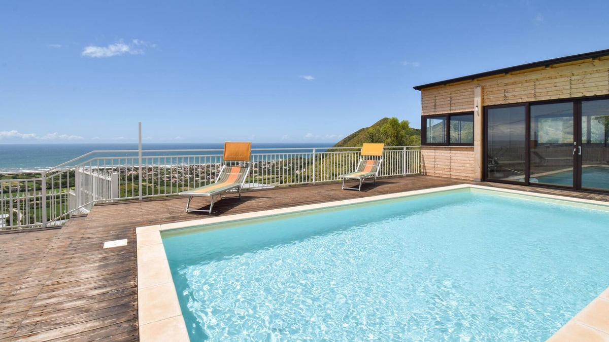 Mondragone House | Awesome home in Mondragone