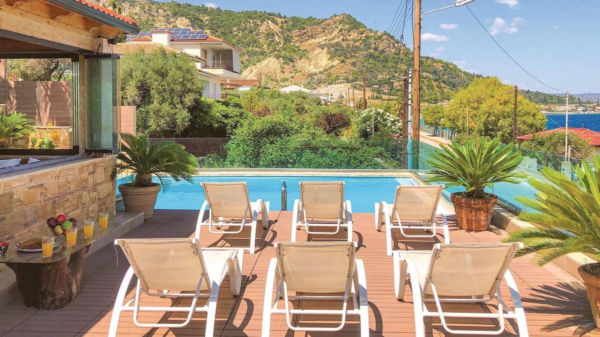 Egira House | Awesome home in Petalou, Korinthias