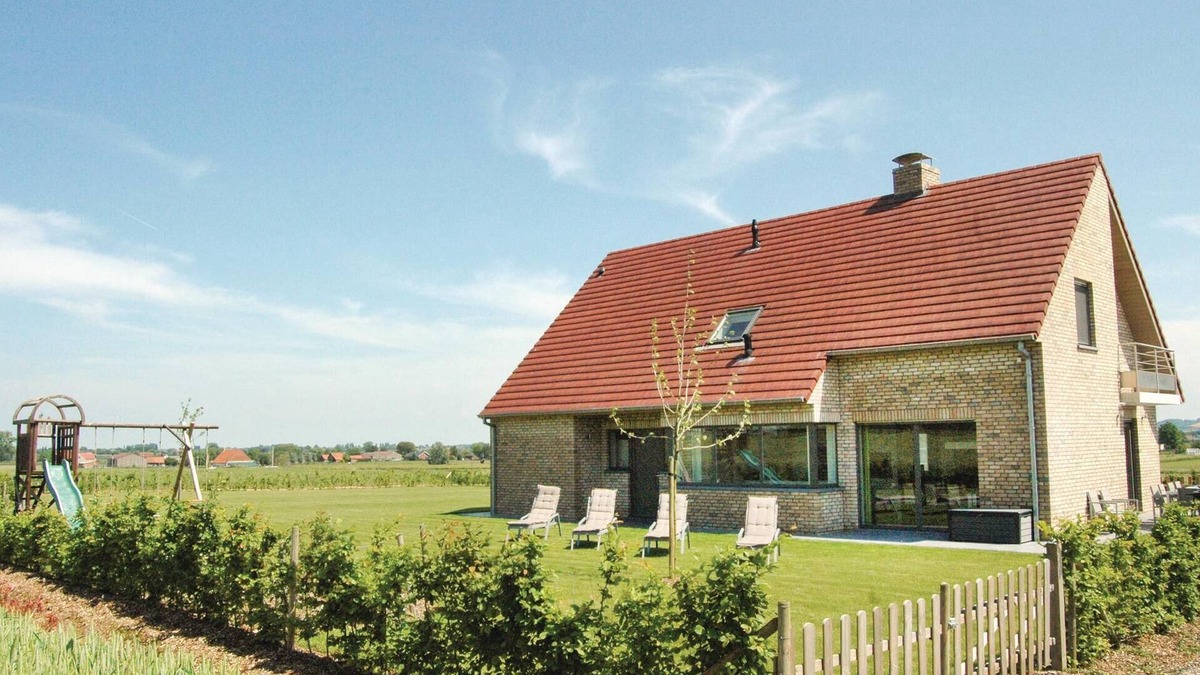 Poperinge House | Awesome home in Poperinge with sauna