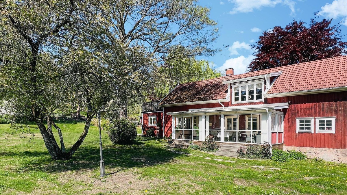 Skovde Municipality House | Awesome home in Skövde with sauna