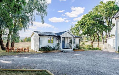 Tosse House | Awesome Home In Tösse With Kitchen