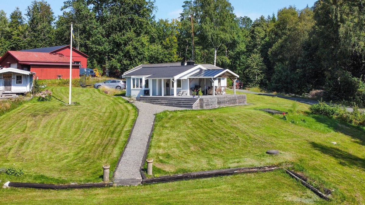 Varnamo O House | Awesome home in Värnamo with lake view