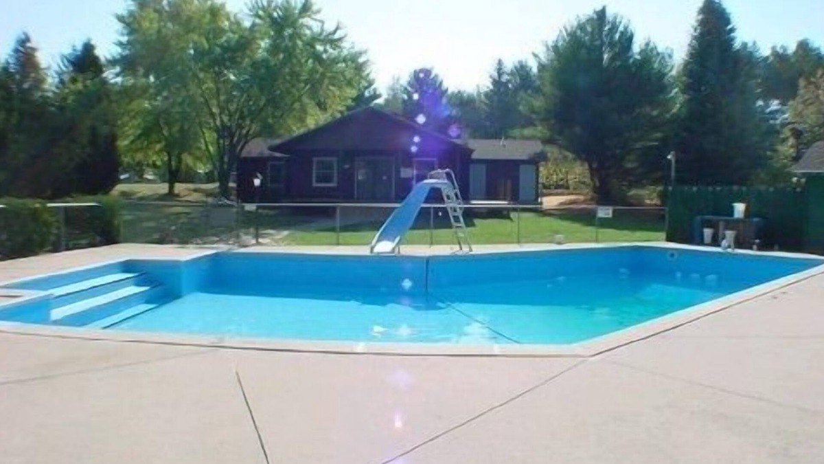 Silver Lake House | AWESOME HOME & LOCATION - GREAT FOR GROUPS OF ALL SIZES - NEW PHOTOS COMING!