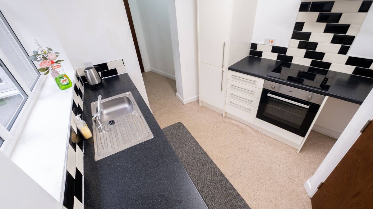 Tunstall House | Awesome Home Stoke-on-trent