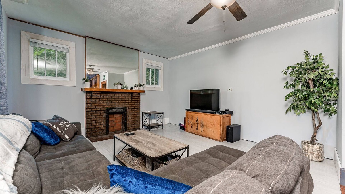 Morgantown House | Awesome House, 5 minutes to DT, 2 miles to Stadium and Ruby Memorial!