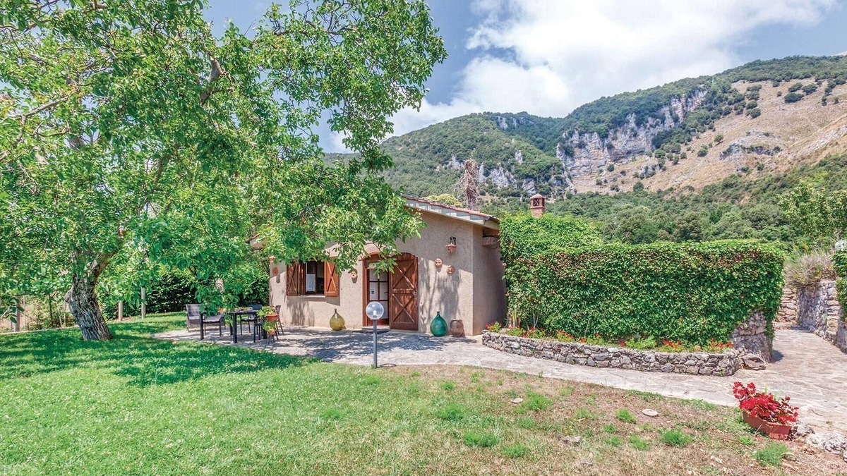 San Giovanni a Piro House | Awesome home in San Giovanni a Piro SA