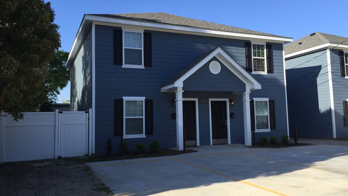 Lake Charles House | Awesome Location 2 Bedroom 2.5 Bath/Dog Friendly - 511B
