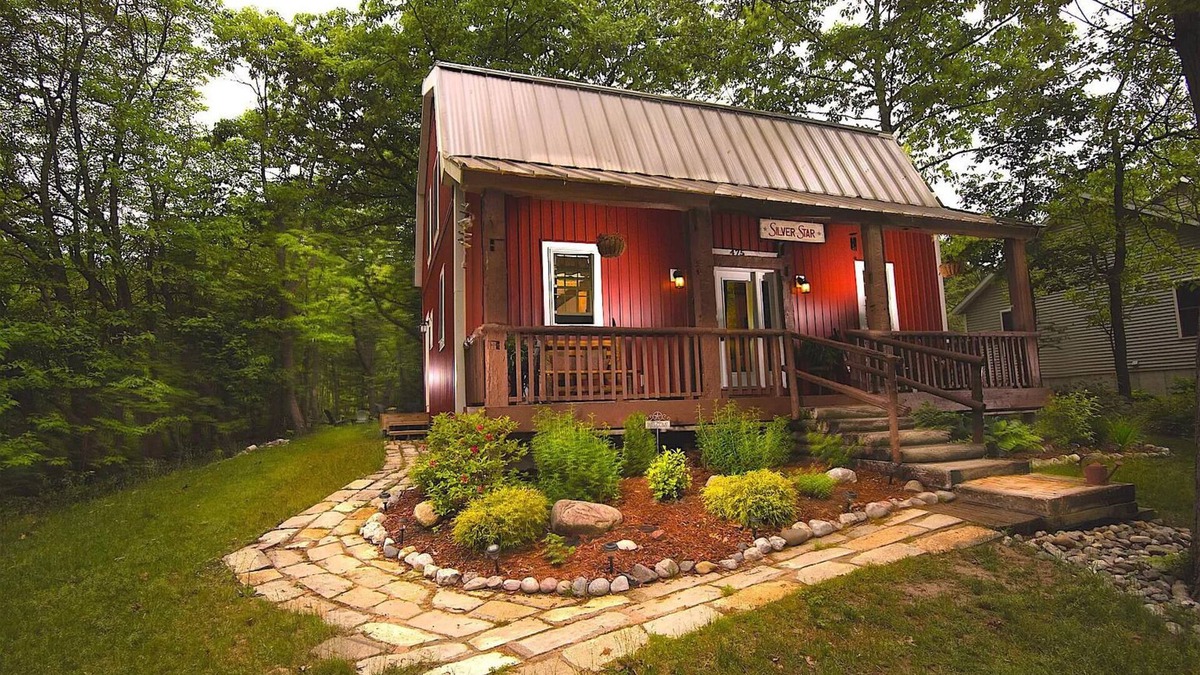 Mears Cottage | AWESOME LOCATION AND COTTAGE!