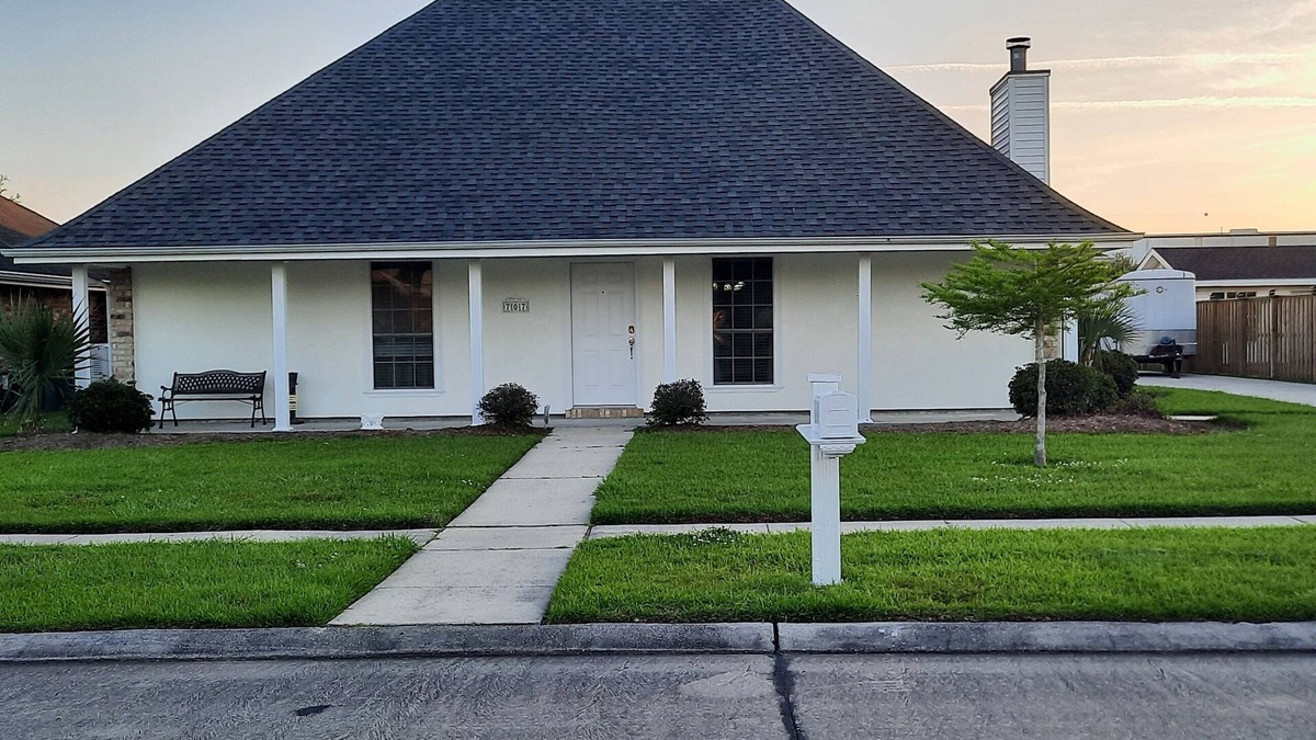 Houma House | Awesome location, great parking, with a park in our backyard