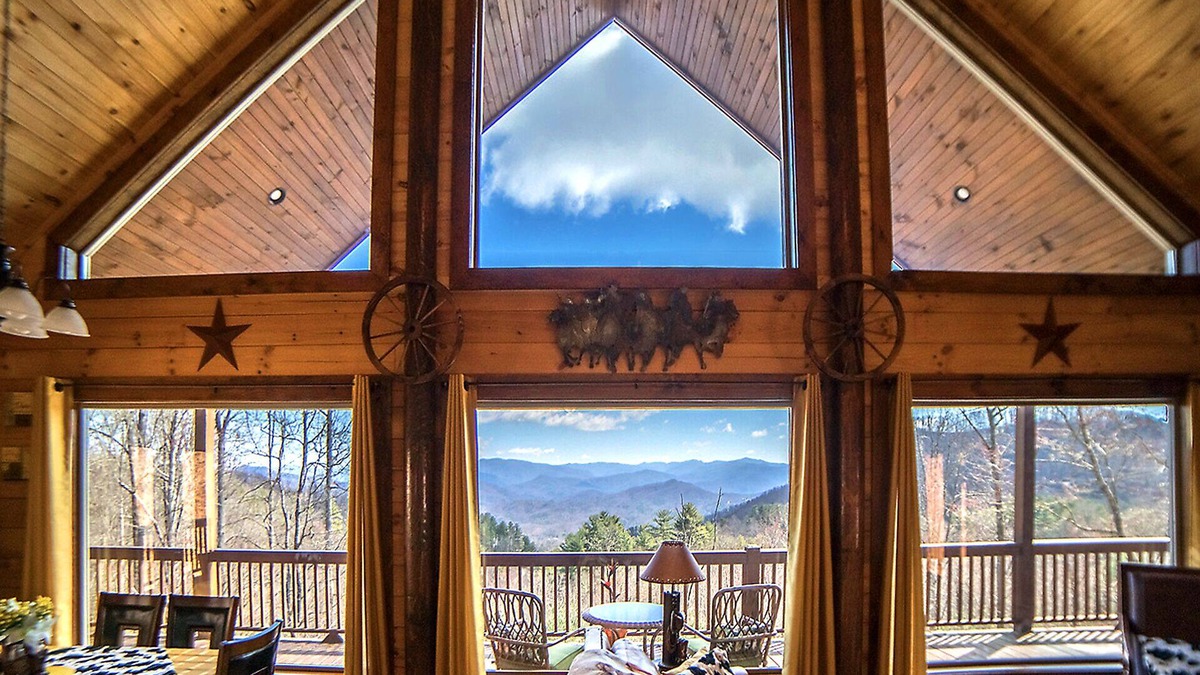 Almond Cabin | Awesome long range views of Smoky Mts., minutes to NOC, Tsali, and Lake Fontana