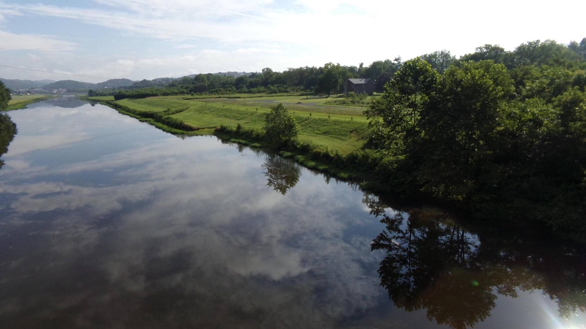 Cumberland House | Awesome New Property/CANAL RIVER RETREAT