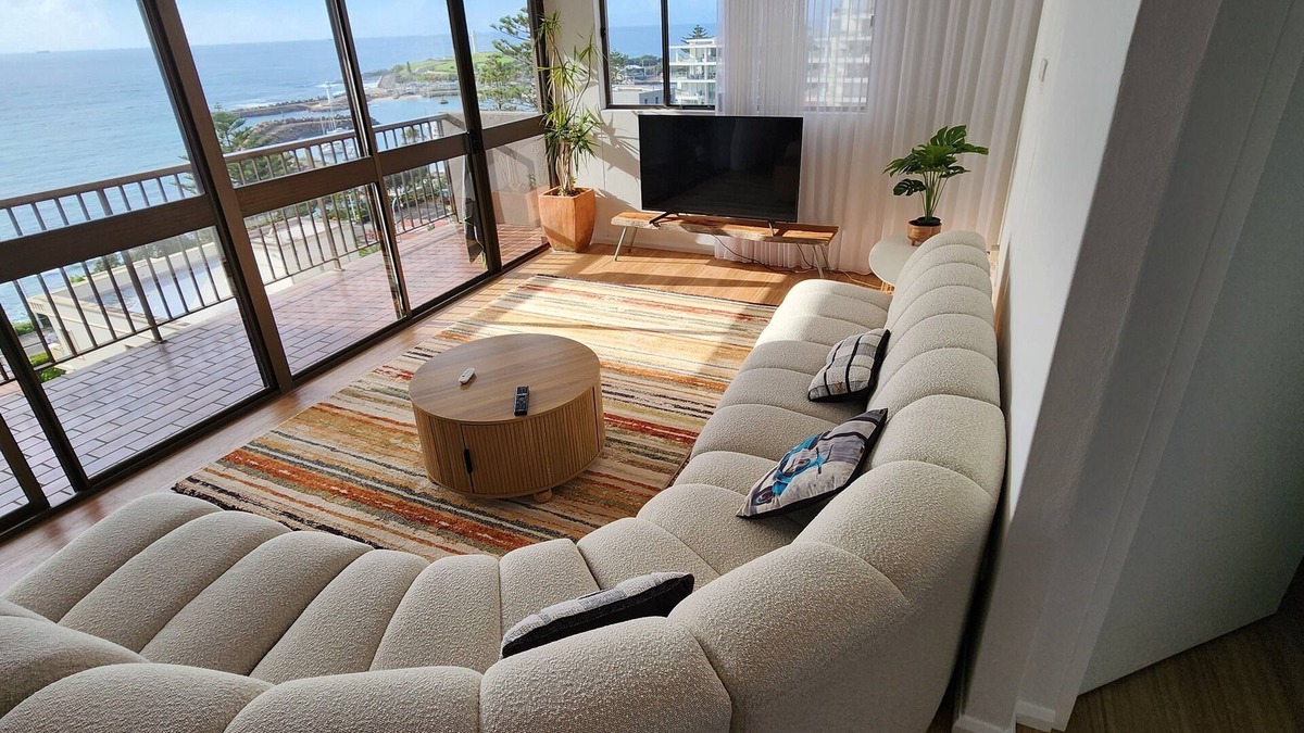 Wollongong CBD Apartment | Awesome outlook of Blue Mile Wollongong, beaches, pools, restaurants, harbour