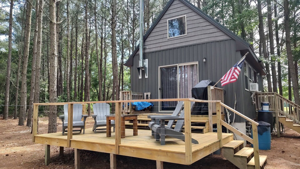 Onancock Cabin | Awesome private off grid cabin with creek view.